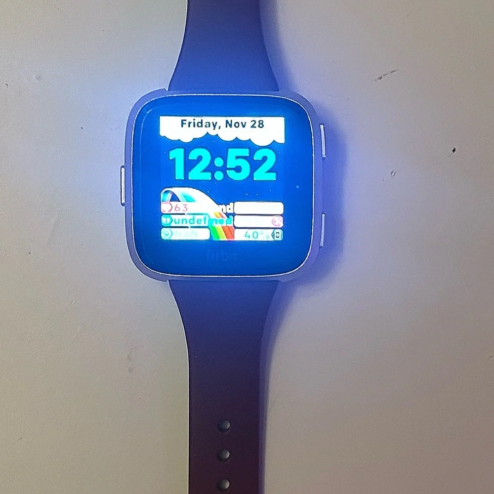 Fitbit Versa Watch + Band Bundle + Charger + Screen Protectors - Picture 1 of 12